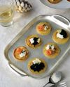 Blinis de caviar y salmón13