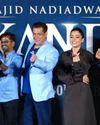 सलमान खान की मच अवेटेड फिल्म 'सिकंदर' का ट्रेलर हुआ लॉन्च, भाईजान ने उम्र के अंतर पर कहा... सलमान खान की मच अवेटेड फिल्म 'सिकंदर' का ट्रेलर हुआ लॉन्च, भाईजान ने उम्र के अंतर पर कहा...