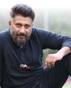 विवेक अग्निहोत्री ने 'चॉकलेट' के सेट पर काम करते हुए अनिल कपूर के अतुलनीय समर्पण के बारे में बताया विवेक अग्निहोत्री ने 'चॉकलेट' के सेट पर काम करते हुए अनिल कपूर के अतुलनीय समर्पण के बारे में बताया