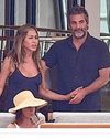 JENNIFER ANISTON More Than friends! WHO