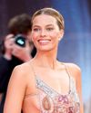 Margot Robbie RED CARPET READY10