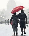 राजधानी में आंधी-बारिश से बदला मौसम, भीषण गर्मी से राहत मिली राजधानी में आंधी-बारिश से बदला मौसम, भीषण गर्मी से राहत मिली