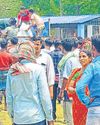 हिंसाग्रस्त मुर्शिदाबाद से सैकडों लोगों का पलायन हिंसाग्रस्त मुर्शिदाबाद से सैकडों लोगों का पलायन