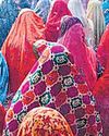 दिल्ली के दस में से नौ परिवार की बॉस महिलाएं दिल्ली के दस में से नौ परिवार की बॉस महिलाएं