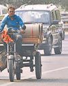एक्सप्रेसवे पर प्रतिबंधित वाहन मुसीबत बने एक्सप्रेसवे पर प्रतिबंधित वाहन मुसीबत बने