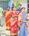 पलायन कर पाकुड़ पहुंच रहे पीड़ित परिवार पलायन कर पाकुड़ पहुंच रहे पीड़ित परिवार