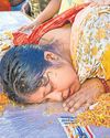 शहीद अली शेख के जनाजे में जुटे लोग शहीद अली शेख के जनाजे में जुटे लोग