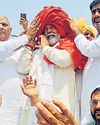 राकेश टिकैत को पगड़ी बांधी, मार्च निकाला