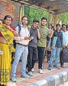 परेशानीः बसों की कमी यात्रियों के पसीने छुड़ा रही परेशानीः बसों की कमी यात्रियों के पसीने छुड़ा रही14
