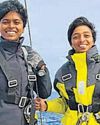 दुनिया का चक्कर लगाकर लौटीं महिला कमांडर दुनिया का चक्कर लगाकर लौटीं महिला कमांडर61
