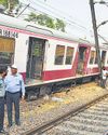 ट्रेन का डिब्बा पटरी से उतरा19