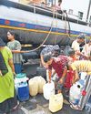 प्राइवेट टैंकर के सहारे प्यास बुझा रहे लोग प्राइवेट टैंकर के सहारे प्यास बुझा रहे लोग13