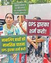 फीस वृद्धि के विरोध में अभिभावकों का प्रदर्शन30