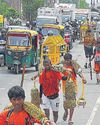 कांवड़ियों की भीड़ बढ़ी, रास्ता देखकर निकलें24