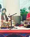 हवाई यात्रियों को सांस्कृतिक अनुभव दे रहा 'डेल वाइब्स' हवाई यात्रियों को सांस्कृतिक अनुभव दे रहा 'डेल वाइब्स'4