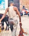 पिता ने बच्चे को उछाला, गिरकर मौत Hindustan Times Hindi
