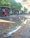 संभल कर चलें, बारिश से बेहाल हुई सड़कें7