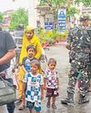 घरों और होटलों में बंदी बने भारतीय50