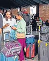 काठमांडू की सड़कों पर चहल-पहल अचानक सन्नाटे में बदली काठमांडू की सड़कों पर चहल-पहल अचानक सन्नाटे में बदली70