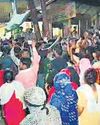 पुलिस ने जुलूस रोका तो पथराव किया58