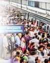 दिल्ली में कम हुई गाड़ियों की संख्या, मेट्रो पर बढ़ा लोगों का भरोसा37