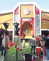सीआर पार्क में मां दुर्गा के लिए ‘सोने का किला' तैयार सीआर पार्क में मां दुर्गा के लिए ‘सोने का किला' तैयार7