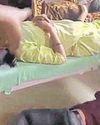 सफदरजंग में एक बेड पर दो मरीज सफदरजंग में एक बेड पर दो मरीज23