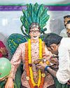 अमिताभ बच्चन के जन्मदिन पर 'जलसा' के बाहर जश्न87