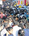 बाजारों में भीड़ बढ़ी, सुरक्षा के इंतजाम नाकाफी11