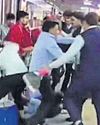 वंदे भारत के पैंट्री सहायक आपस में भिड़े16