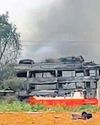 हाईटेंशन लाइन से टकराई बस में आग से दो की मौत हाईटेंशन लाइन से टकराई बस में आग से दो की मौत49