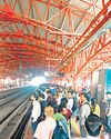 रेड लाइन पर मेट्रो सेवा प्रभावित रही Hindustan Times Hindi