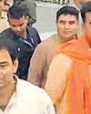 रवि किशन के साथ दिखे तेज प्रताप, अटकलें शुरू रवि किशन के साथ दिखे तेज प्रताप, अटकलें शुरू41