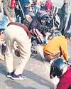 हाईवे पर गिरी चांदी के लिए मची 'लूट'51