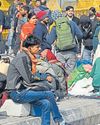 ठिठुरन के बीच बस-ट्रेन की देरी बढ़ा रही संकट4