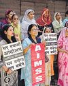 घर बचाने को सड़क पर उतरे सैकड़ों परिवार22