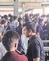मजेंटा लाइन पर सात घंटे रेंगती रही मेट्रो24