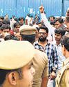 हत्या के विरोध में थाने पर हंगामा, बाजार बंद43