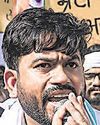 कॉकरोच जनता पार्टी के संस्थापक को थप्पड़ मारे कॉकरोच जनता पार्टी के संस्थापक को थप्पड़ मारे5