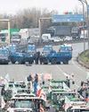 20 arrested as French farmers close in on Paris 20 arrested as French farmers close in on Paris31