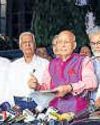Oppn meet EC, protest electoral roll revision31