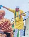 Man held for desecrating Mahatma’s statue at rly stn10