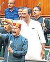 Oppn, govt come close to blows in assembly Oppn, govt come close to blows in assembly0