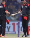 IPL में बैट चेकिंग का नया नियम, बल्लेबाज़ों की बढ़ी टेंशन - टीमें रहें अलर्ट IPL में बैट चेकिंग का नया नियम, बल्लेबाज़ों की बढ़ी टेंशन - टीमें रहें अलर्ट