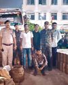 बोतल छुड़ाने में अब भी छूटता पसीना बोतल छुड़ाने में अब भी छूटता पसीना11