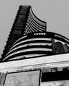 बाजारों में दो महीने की बडी गिरावट15