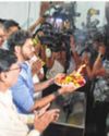 Aaditya performs aarti at Dadar Hanuman temple