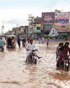 Pakistan evacuates half a million stranded by floods0