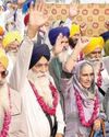 Pak greets Indian Sikh pilgrims with open arms Pak greets Indian Sikh pilgrims with open arms34