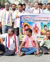స్వర్ణకారుల సాయి ఈశ్వరచారి మృతికి కాంగ్రెస్ బీజేపీ చేసిన ప్రేరేపిత హత్యనే స్వర్ణకారుల సాయి ఈశ్వరచారి మృతికి కాంగ్రెస్ బీజేపీ చేసిన ప్రేరేపిత హత్యనే12